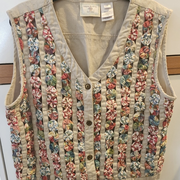 Gently used. VINTAGE Susan Bristol  Beautiful Flower Vest. Size Small. - Picture 8 of 9